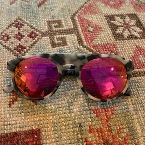 Westward leaning atlas 26 snow leopard sunglasses